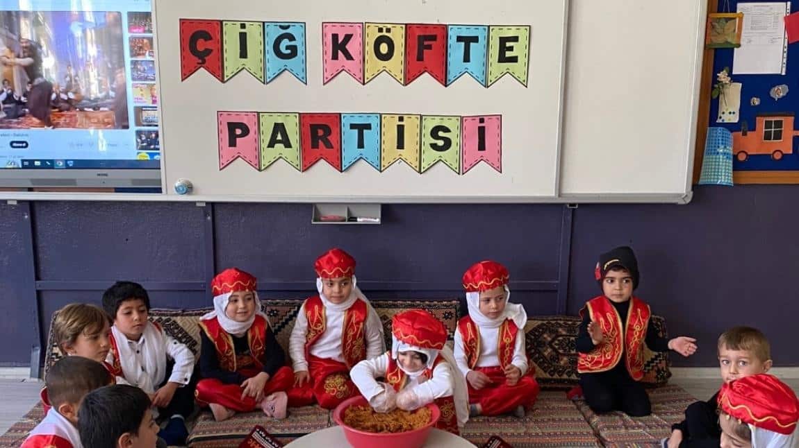 Anasınıfı Çiğ Köfte Partisi düzenledi.